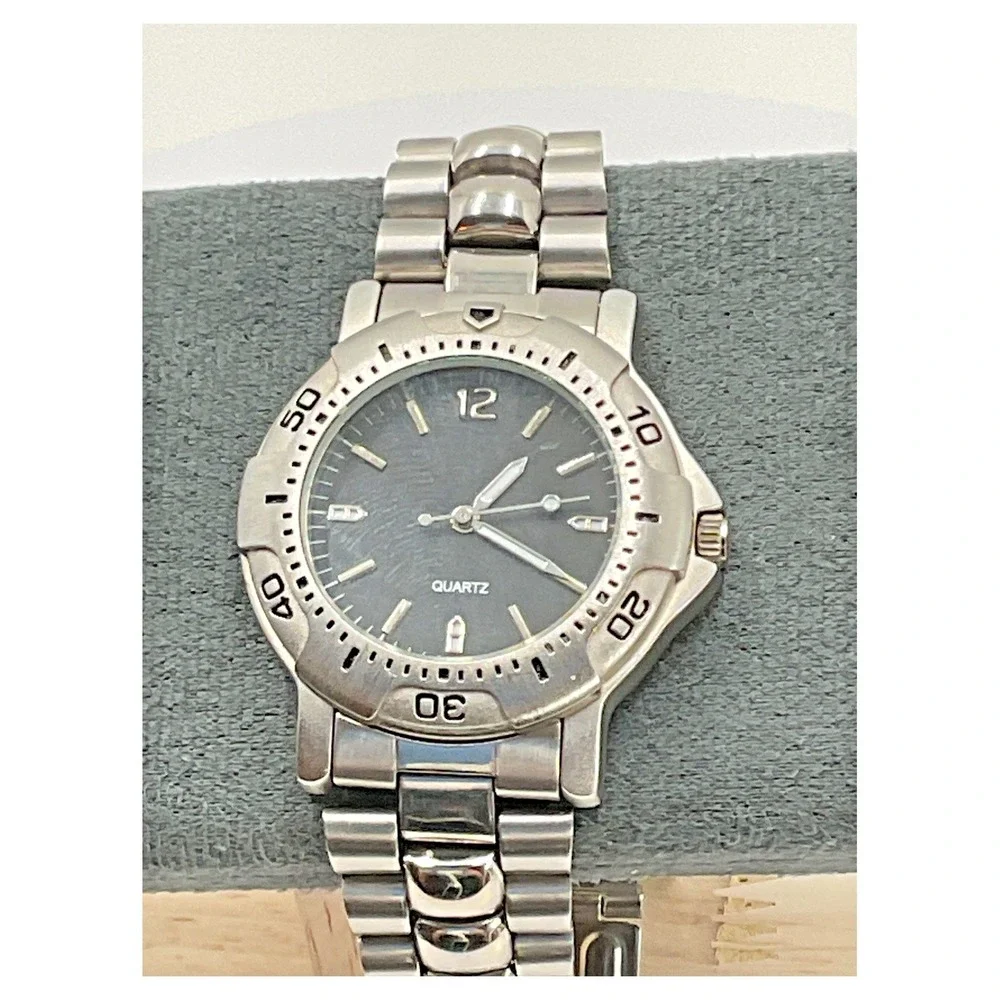 Vintage‎ Men's Silver Stainless Steel Quartz Watch with Black Dial